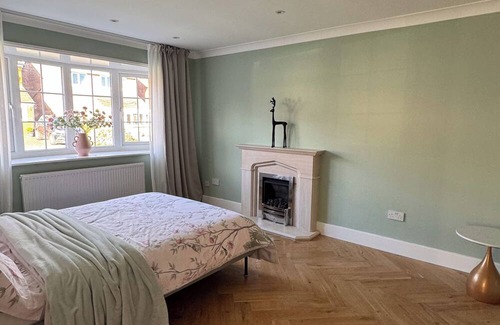 Handforth House | Stylish Home in Handforth near Mcr Airport