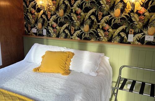 Clyde Apartment | Pyke Cottage. Cosy, comfortable studio unit, walking distance to town centre