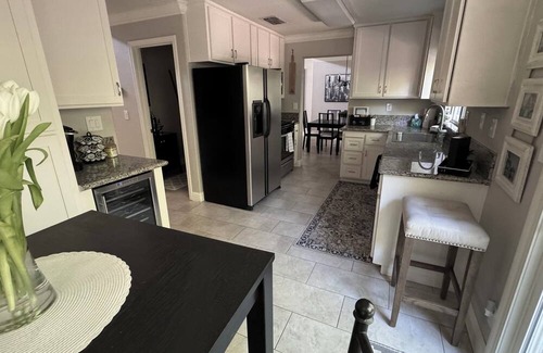 Roseville House | Cozy place in the heart of Roseville!