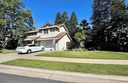 Roseville House | Cozy place in the heart of Roseville!