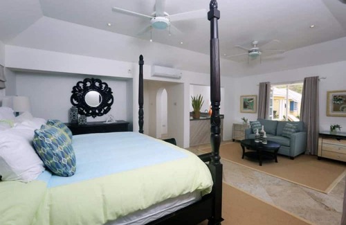 Sea Breeze Hills Villa | Luxurious 4 Br Oceanfront Villa