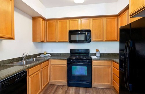 Santa Rosa Condo | Modern 2BR Condo at The Meadows at Fountaingrove