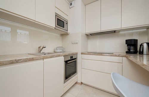 Fabryczna Apartment | Bright Apartment With Balcony by Renters