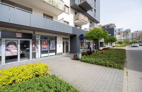 Fabryczna Apartment | Bright Apartment With Balcony by Renters