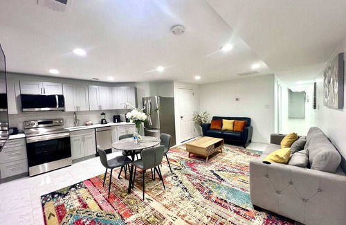 Cardozo Apartment | 99 Walk score! 2BR Flat-Walk 2 Minutes to U ST Metro