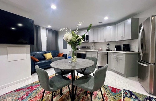 Cardozo Apartment | 99 Walk score! 2BR Flat-Walk 2 Minutes to U ST Metro