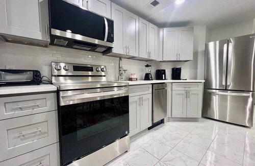 Cardozo Apartment | 99 Walk score! 2BR Flat-Walk 2 Minutes to U ST Metro