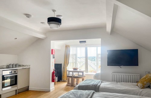 Blackwood Cottage | Discover The Highmead; Where urban excitement meets rural serenity in picturesque Blackwood, just mo