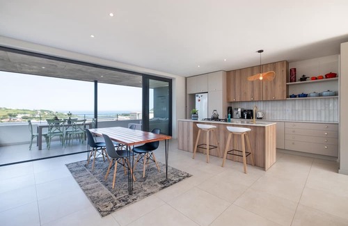 Salt Rock Apartment | Zululami Luxury 3-Bed Home - PVT Garden - Sea View