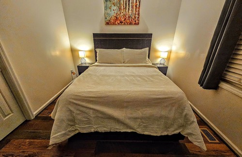 Jacksonville House | Luxurious Townhome by Camp Lejeune/Mall