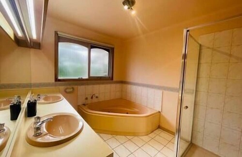 Frankston South House | MVC13 Oceanview 4B2B Two-story House with Big Balcony!