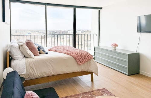 Downtown Salt Lake City Apartment | 11th Floor Cozy 1-bedroom apartment with AC and WiFi in awesome Salt Lake City