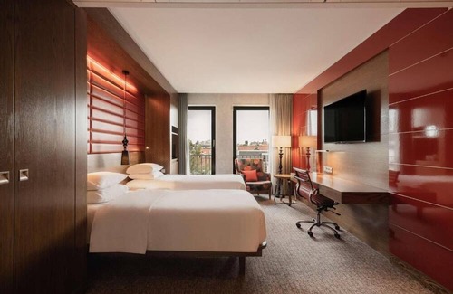 The Hague Center House | Ensuring a Very Comfortable & Memorable Stay! Pet-friendly Property!