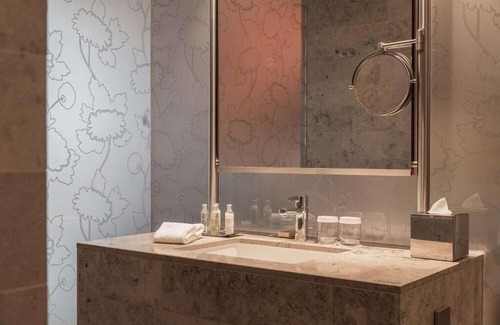 The Hague Center House | Ensuring a Very Comfortable & Memorable Stay! Pet-friendly Property!