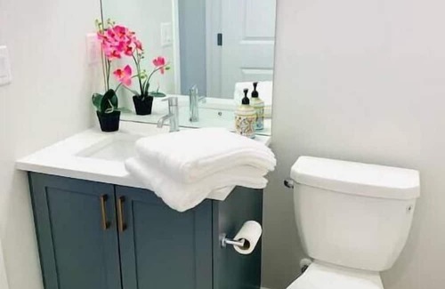 Keith Apartment | Scenic Waterfront Guest Suite, near Banff & Ski