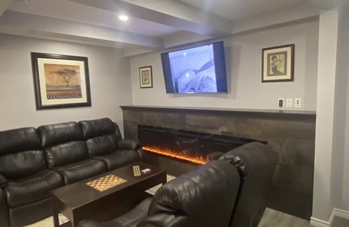 Sundridge House | Downtown Belmont & Main - Lower level