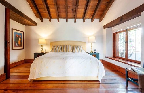 Agua Fria House | Casa Lorenza: In the Center of Valle de Bravo