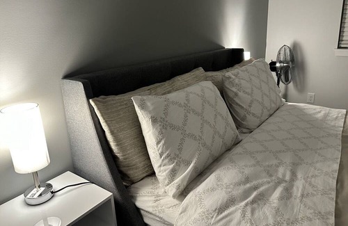 Elkhart Apartment | Cozy Modern1-bedroom apartment in enchanting Elkhart with AC, WiFi, Riverview