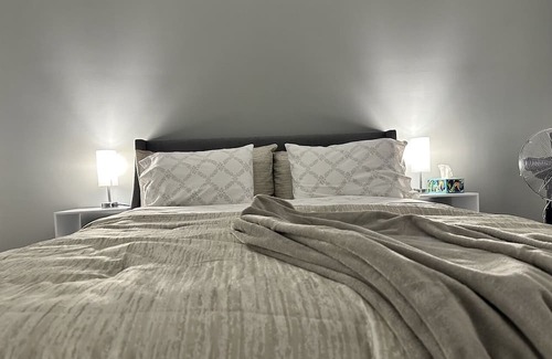 Elkhart Apartment | Cozy Modern1-bedroom apartment in enchanting Elkhart with AC, WiFi, Riverview