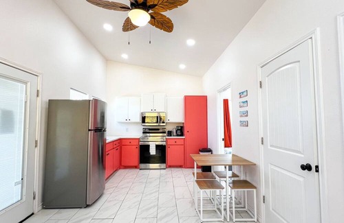 Aransas Pass Cabin | Escape to our cozy 2 bedroom cabin in Aransas Pass, perfect for up to 6