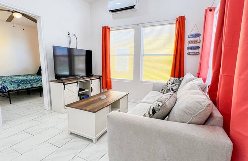 Aransas Pass Cabin | Escape to our cozy 2 bedroom cabin in Aransas Pass, perfect for up to 6