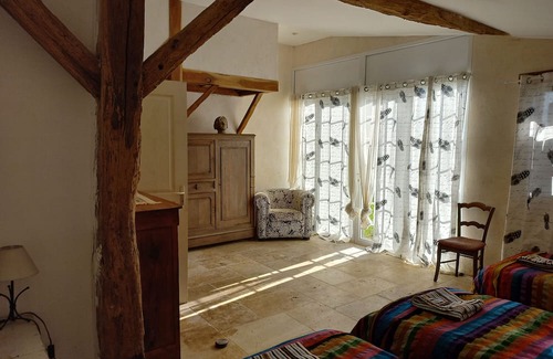 Charente Limousine House | Holiday Home 'Gîte Le Clou' with Private Garden