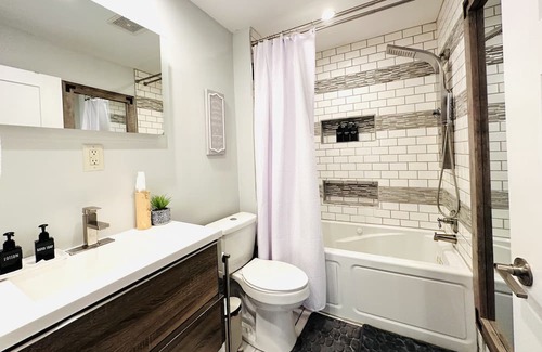 Indianapolis House | Private Charming Den - Best location Downtown Indy