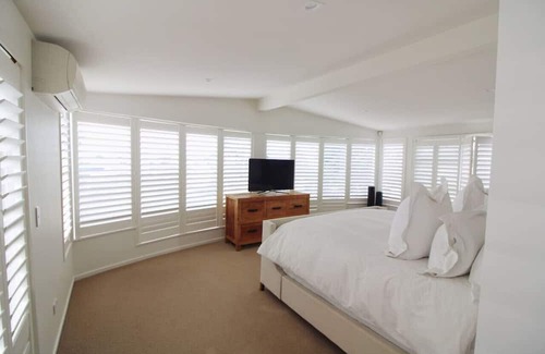 Milford House | Luxe Private Pool + Beach Front Home