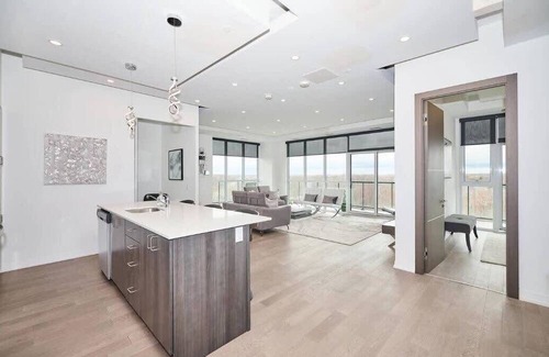 Niagara Falls Apartment | The Eclipse Penthouse- Skyline/Fallsview 90 + day min