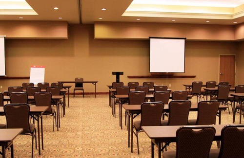 Kingman House | Indulge in Comfort: Kingman Stay w/ Pool, Gym, Free Parking & Close to Downtown