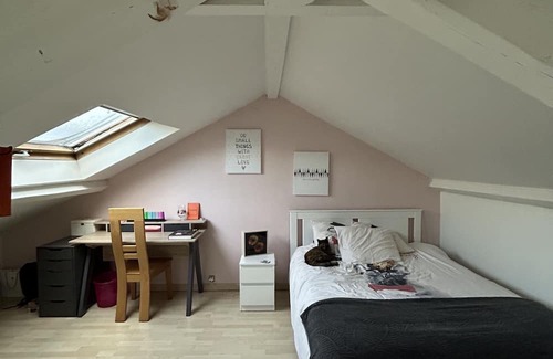 Bron House | Maison Familiale Avec Piscine Proche de Toutes Commodités à 10 min de Lyon !