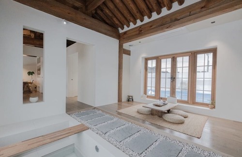 Gyeongju Villa | 경주 황리단길, 첨성대에서 차로 5분거리에 남산 전경이 보이는 '온소래미'가 위치해 있습니다.
