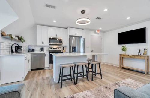 Tulane - Gravier House | Mid-City Sanctuary in NOLA: 3BR, 2BA NOLA Haven - Experience Jazz Culture