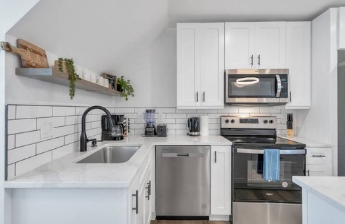 Tulane - Gravier House | Mid-City Sanctuary in NOLA: 3BR, 2BA NOLA Haven - Experience Jazz Culture