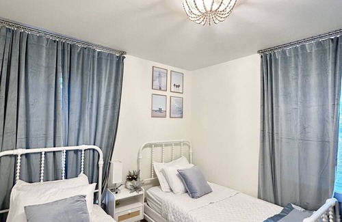 Ocean Springs Cottage | Stylish cottage on Gov’t St., near beach & downtown Ocean Springs w/Golf Cart!