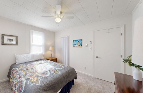 Rehoboth Beach Cottage | LA PETITE COTTAGE- 2BD, 1BA - SLEEPS 4 - Bike to Beach *Pet Friendly*