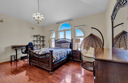 East Credit House | Bright & Private Queen Suite with Modern Amenities