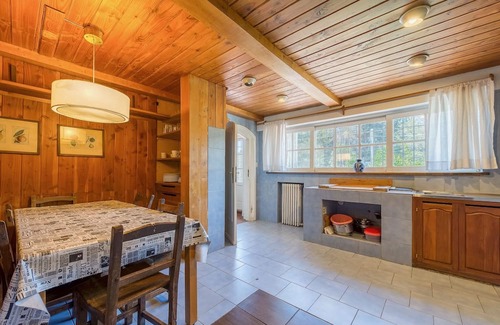 Golondrinas House | Cozy holiday house right by the lake. n