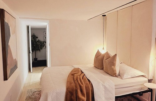 East Credit House | Luxurious Studio Portion (Basement) in Mississauga Heartland