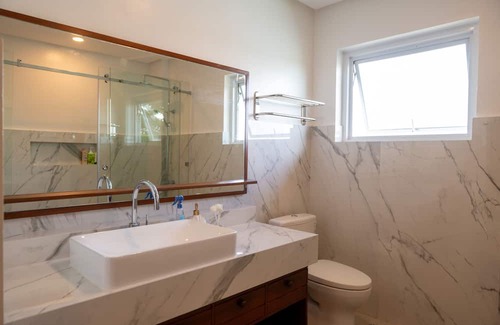 Yapak Villa | Spacious villa in Boracay with infinity pool and indoor pool Great for Groups
