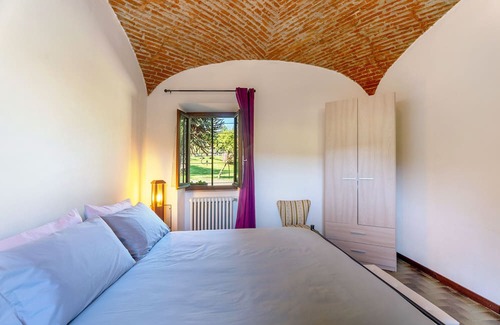 Borgo Ticino House | Holiday Home 'La Casetta Di Gianni' with Private Terrace, Wi-Fi and Air Conditioning