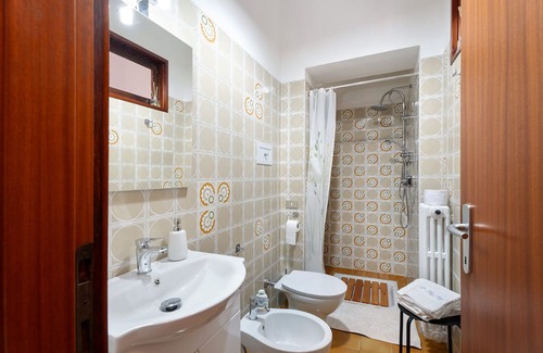 Borgo Ticino House | Holiday Home 'La Casetta Di Gianni' with Private Terrace, Wi-Fi and Air Conditioning