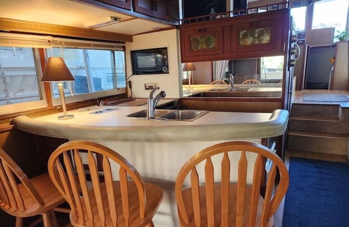Downtown Knoxville Boat Rental | Vintage Boat - Walking Distance to Downtown & UT!! Very Unique Stay.