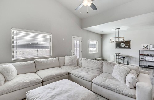 Santa Teresa House | Updated Santa Teresa Home w/ Patio - Pets Welcome!