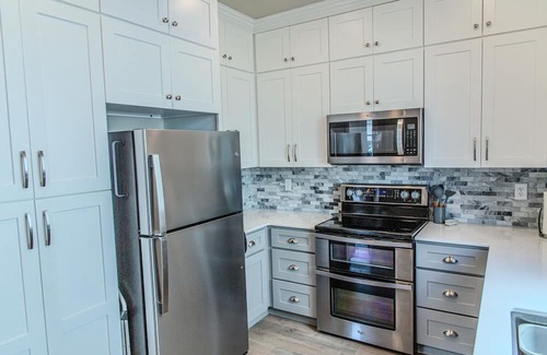 Enumclaw Apartment | Modern 1 Bedroom Attached Apartment with separate driveway and entrance.