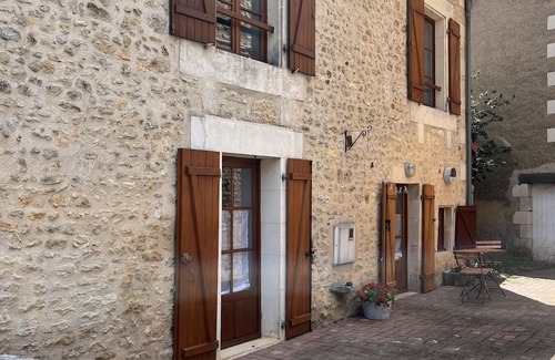 Valdivienne House | Maison Cocooning à la Campagne Près D'un Étang de Pêche et Château de Morthemer