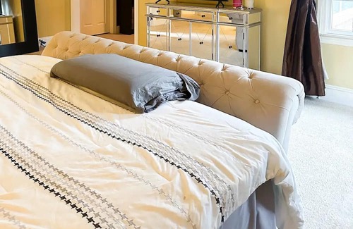 Medford House | Lakeside Getaway in Medford, NJ!