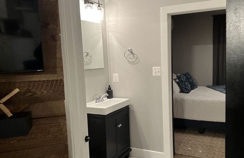 Federal Hill Apartment | Federal Hill Gem Close to Ravens Stadium and Camden Yards