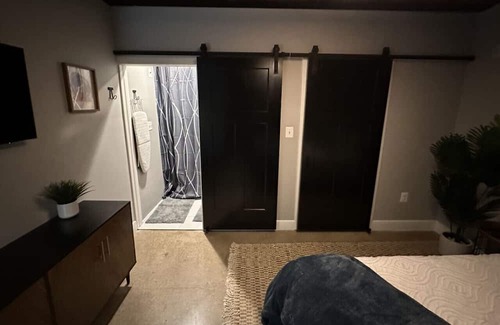 Federal Hill Apartment | Federal Hill Gem Close to Ravens Stadium and Camden Yards