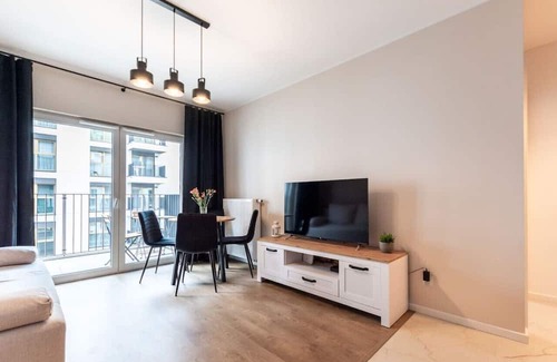 Czyzyny Apartment | Modern Apartment I Smart TV I Parking I Working Desk